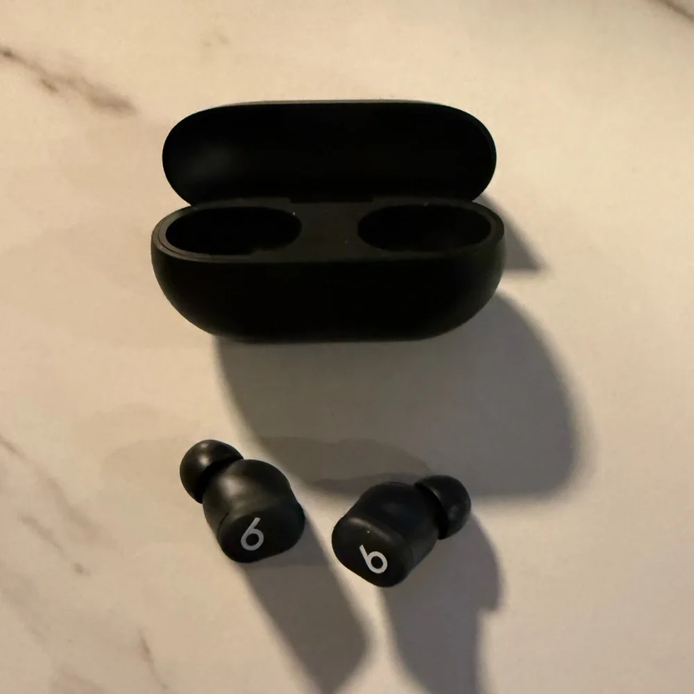 Beats by Dre Black Wireless Earbuds Like New